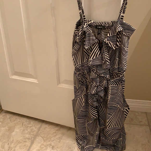 Urban planet. Black/white size small. 2 pockets. - Picture 1 of 1